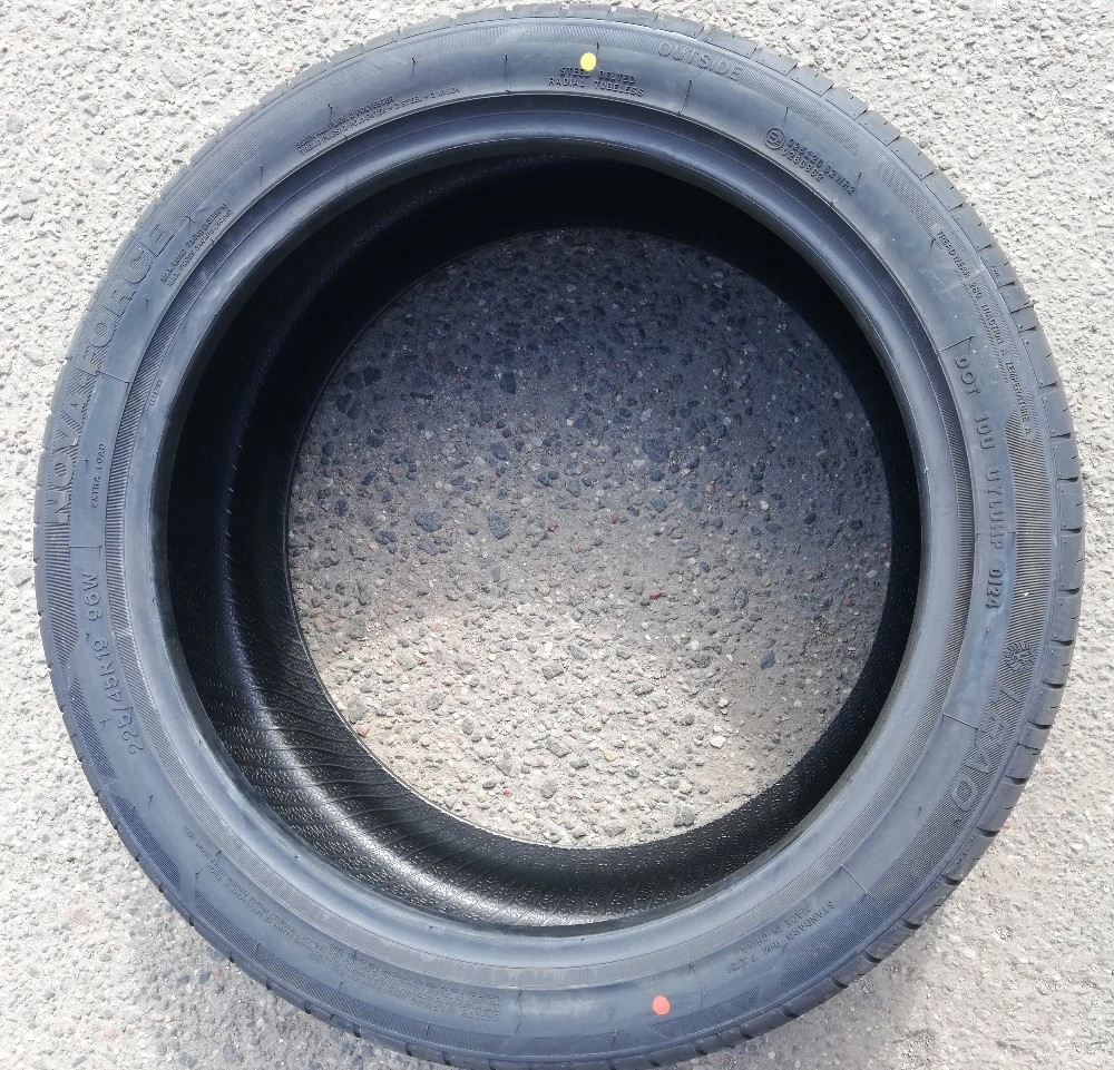 LEAO NOVA-FORCE 235/30R20