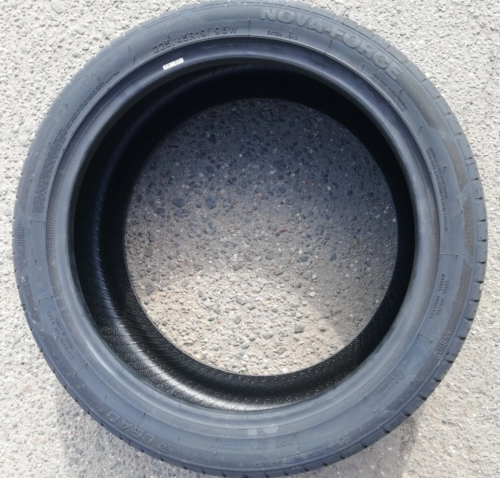 LEAO NOVA-FORCE 235/30R20
