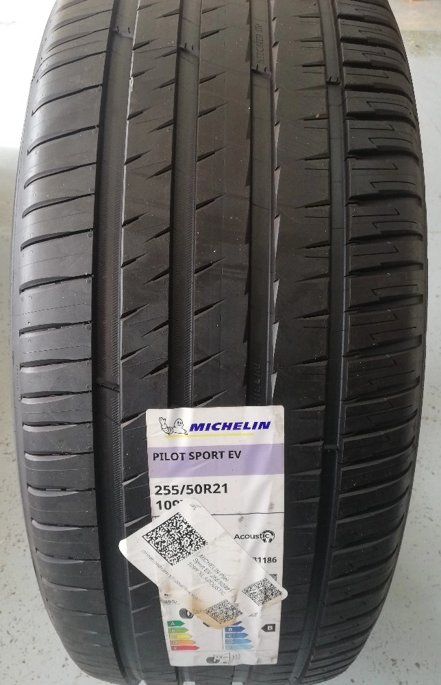 MICHELIN PILOT SPORT EV 305/35R21