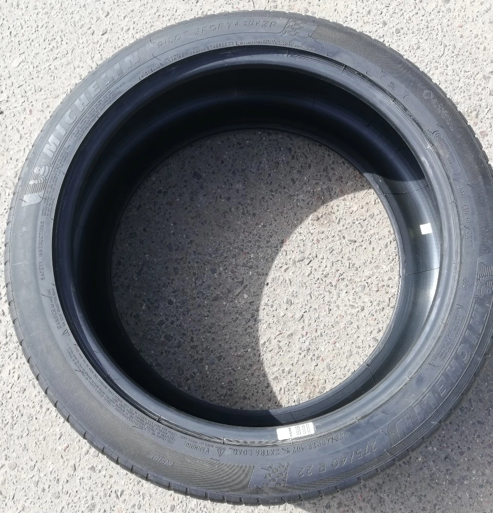 MICHELIN PILOT SPORT 4 SUV 275/40R22
